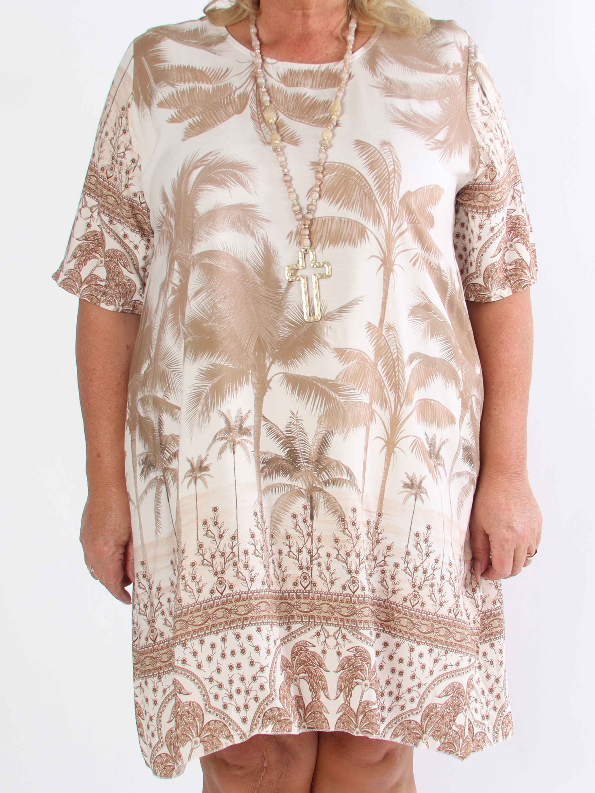 Julia - Plus size sommerkjole med palmer og mønster